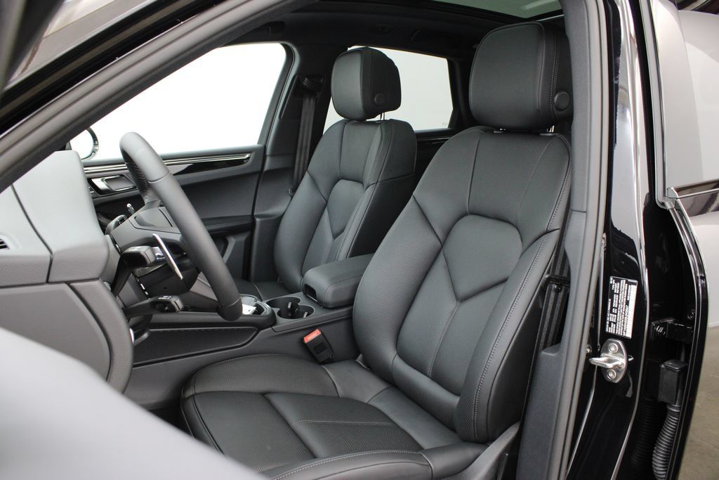 Used 2025 Porsche Macan S AWD/4WD image 5