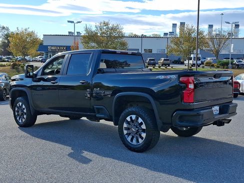 Used 2021 Chevrolet Silverado 2500 Custom w/ Custom Convenience Package image 4