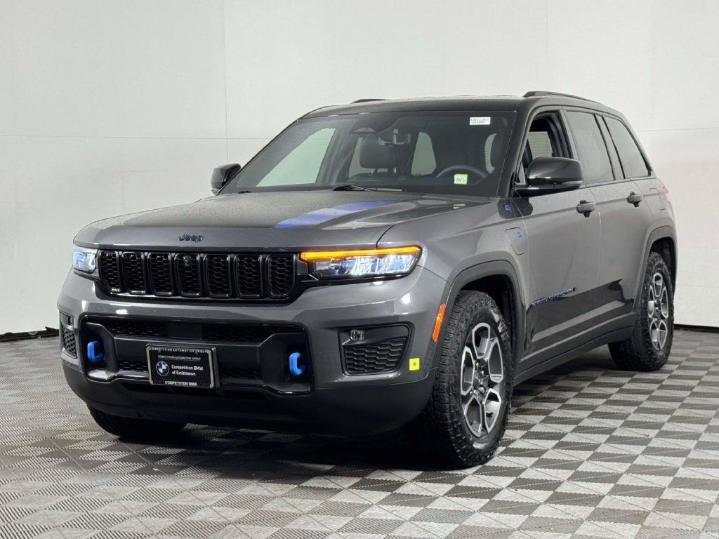 Used 2024 Jeep Grand Cherokee Trailhawk w/ Luxury Tech Group III AWD/4WD image 7