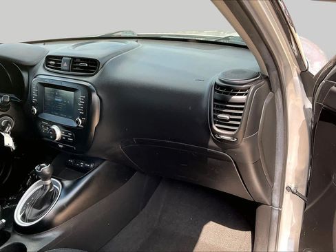 Used 2018 Kia Soul + FWD image 18