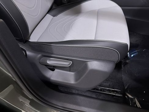 New 2026 Volkswagen Tiguan SE R-Line FWD image 38