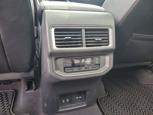 Used 2024 Volkswagen Atlas SE FWD image 12