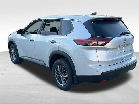 Certified 2025 Nissan Rogue S AWD/4WD image 5