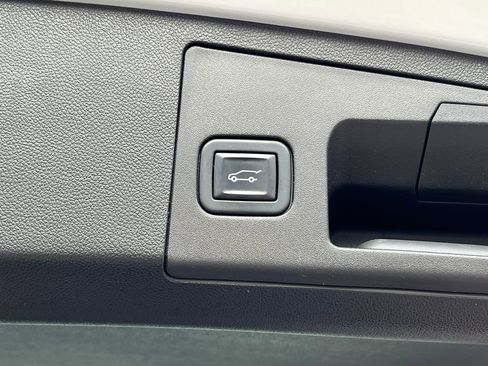 Used 2022 Cadillac XT4 Premium Luxury w/ Enhanced Visibility Package image 37