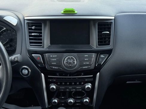 Used 2018 Nissan Pathfinder SV image 38