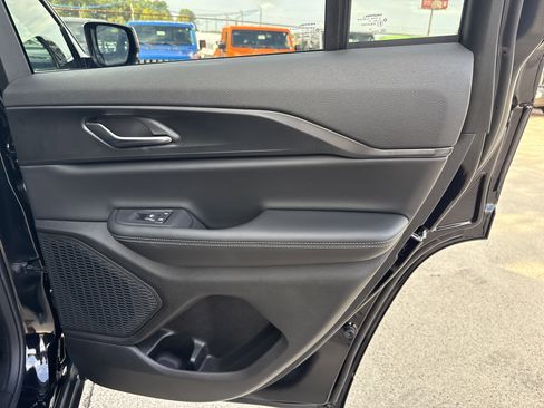 New 2025 Jeep Grand Cherokee Altitude image 16