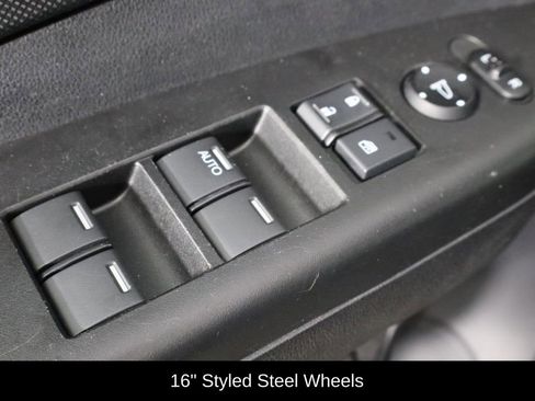 Used 2015 Honda CR-V LX image 14