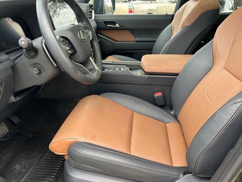 Used 2025 Lexus GX 550 w/ Accessory Package (2T) AWD/4WD image 11
