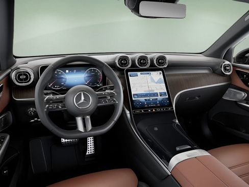 Used 2025 Mercedes-Benz GLC 300 4MATIC image 38