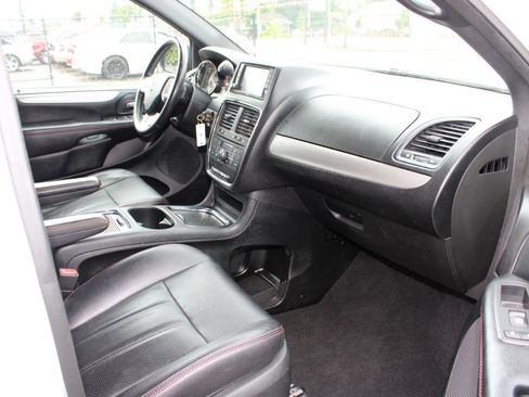 Used 2019 Dodge Grand Caravan GT FWD image 17