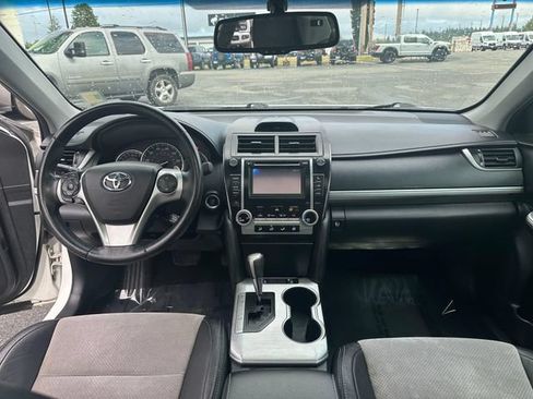 Used 2014 Toyota Camry SE w/ Leather Package FWD image 21