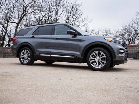 Used 2022 Ford Explorer XLT w/ Equipment Group 202A image 7