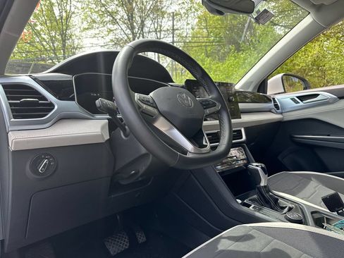 Certified 2025 Volkswagen Taos SE AWD/4WD image 6