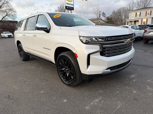 Used 2023 Chevrolet Suburban Premier w/ Advanced Technology Package image 4