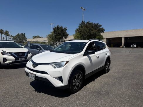 Used 2018 Toyota RAV4 LE w/ All Weather Liner Package FWD image 1