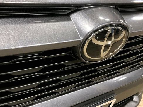 Used 2022 Toyota RAV4 LE image 27