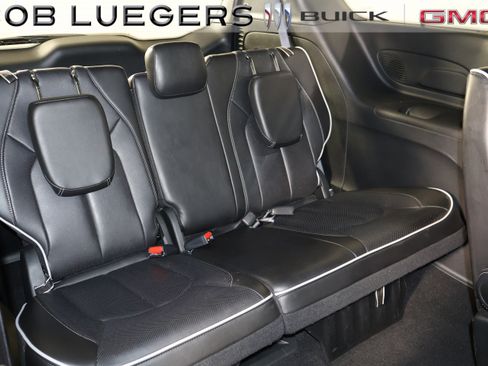 Used 2025 Chrysler Pacifica Limited image 15