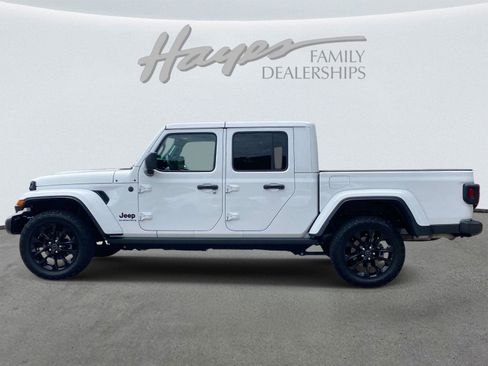 Used 2025 Jeep Gladiator Sport AWD/4WD image 7