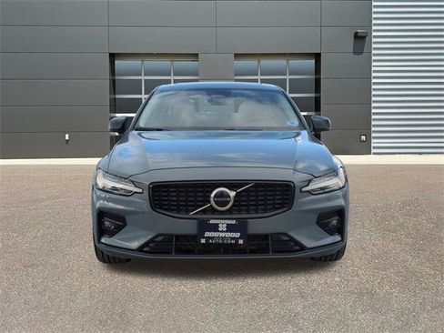 Used 2024 Volvo S60 B5 Core image 2