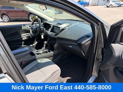 Used 2017 Ford Escape SE w/ Equipment Group 201A FWD image 11