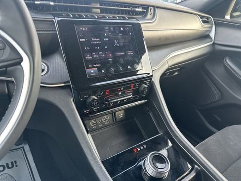 Used 2024 Jeep Grand Cherokee L Laredo image 50