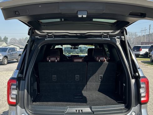 Used 2024 Ford Expedition Limited image 5