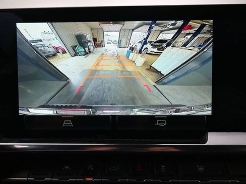 Used 2025 GMC Sierra 1500 SLT image 13