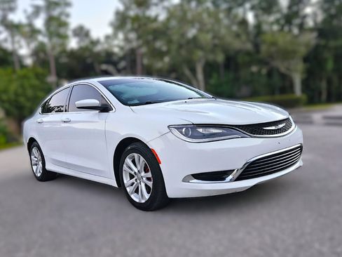 Used 2016 Chrysler 200 Limited image 3