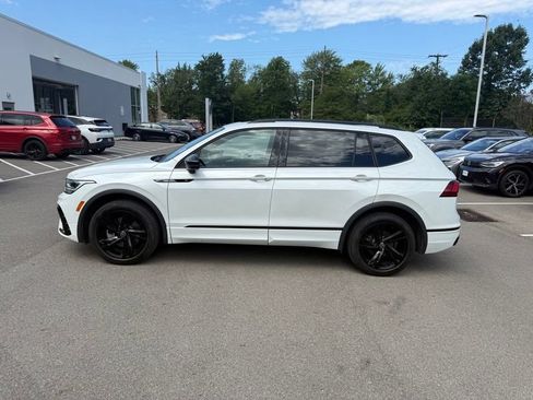 Used 2023 Volkswagen Tiguan SE R-Line FWD image 19