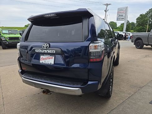 Used 2020 Toyota 4Runner TRD Off-Road Premium w/ Moonroof Package AWD/4WD image 11