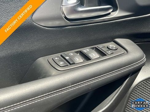 Used 2025 Chrysler Voyager LX FWD image 24