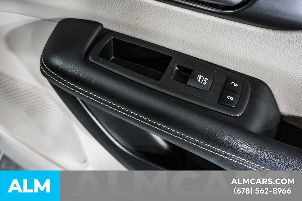 Used 2023 Chrysler Pacifica Touring-L FWD image 42