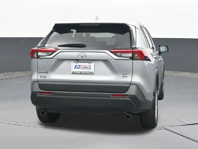 Used 2025 Toyota RAV4 LE AWD/4WD image 12