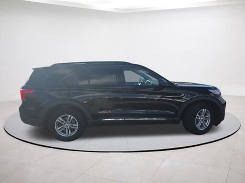 Certified 2022 Ford Explorer XLT w/ Equipment Group 202A image 8