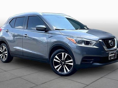 Used 2019 Nissan Kicks SV FWD image 3