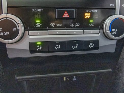 Used 2012 Toyota Camry SE w/ Leather Pkg FWD image 29