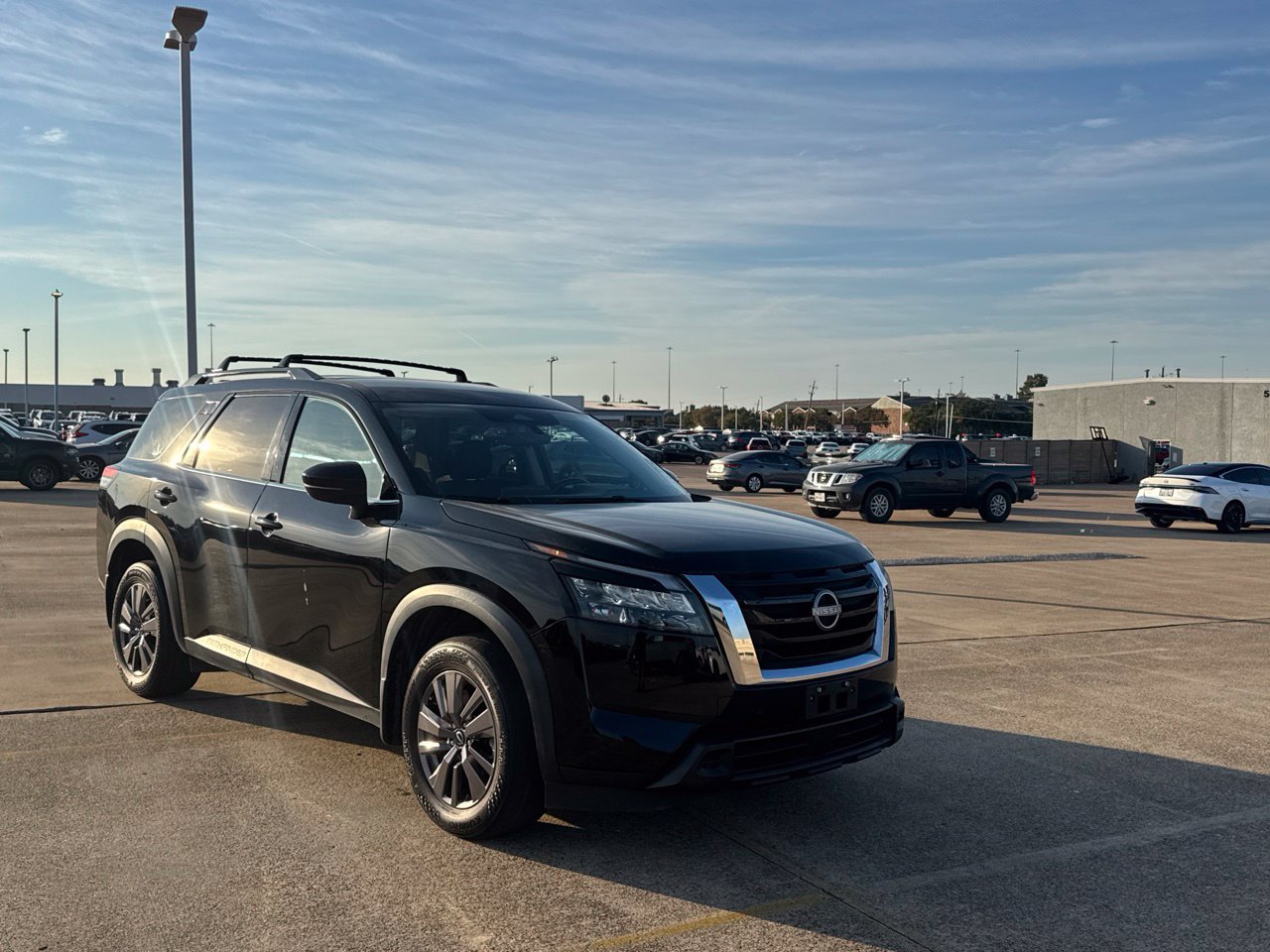 Certified 2024 Nissan Pathfinder SV FWD image 1