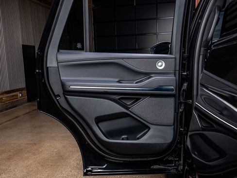 Used 2025 Lincoln Navigator Reserve w/ Jet Appearance Package image 37