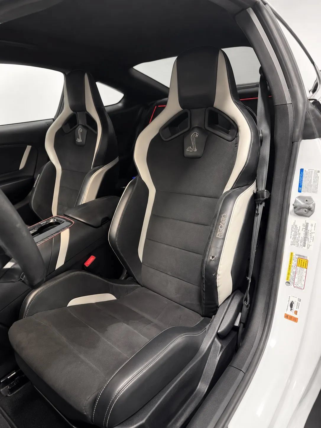Used 2022 Ford Mustang Shelby GT500 w/ Technology Package RWD image 12