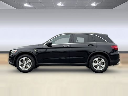 Used 2017 Mercedes-Benz GLC 300 4MATIC image 2