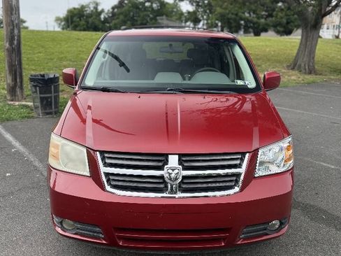 Used 2008 Dodge Grand Caravan SXT w/ Entertainment Group 2 FWD image 9