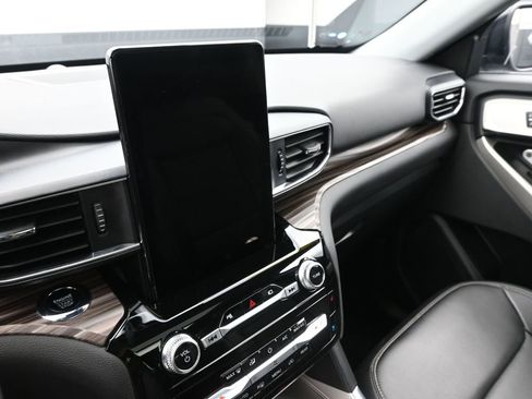 Used 2022 Ford Explorer Limited w/ Limited Technology Package image 18