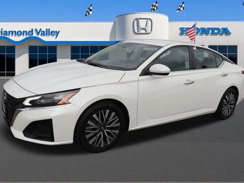 Used 2023 Nissan Altima 2.5 SV image 3