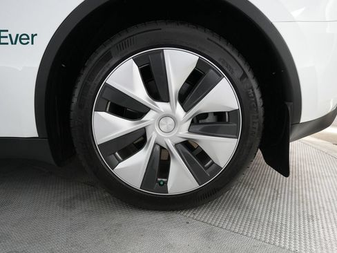 Used 2023 Tesla Model Y Long Range AWD/4WD image 9