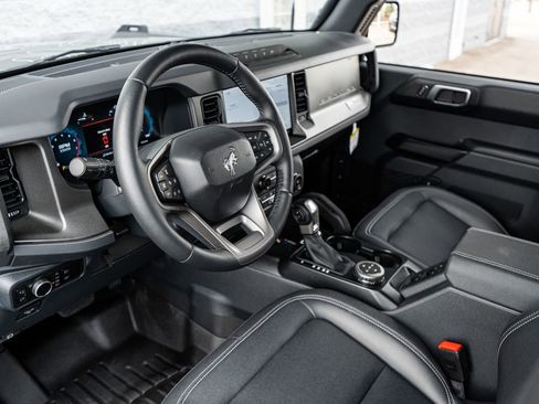 Used 2025 Ford Bronco Badlands image 31
