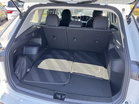 Certified 2025 Volkswagen Tiguan S FWD image 33