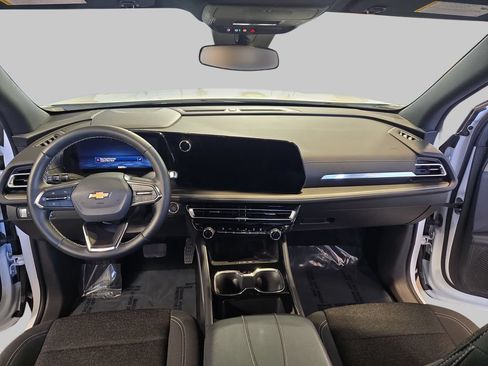 Used 2025 Chevrolet Traverse LT AWD/4WD image 9