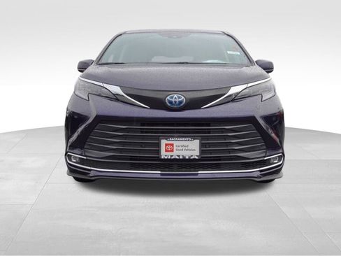 Certified 2024 Toyota Sienna XLE image 9