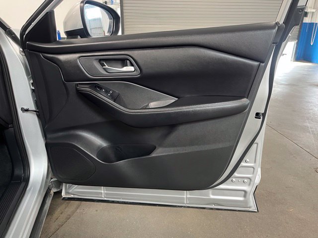 Used 2024 Nissan Rogue SV FWD image 12