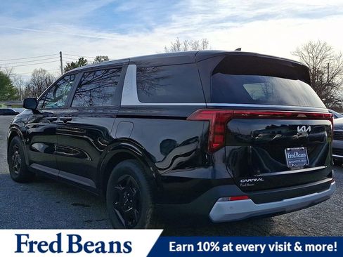 New 2026 Kia Carnival FWD image 3